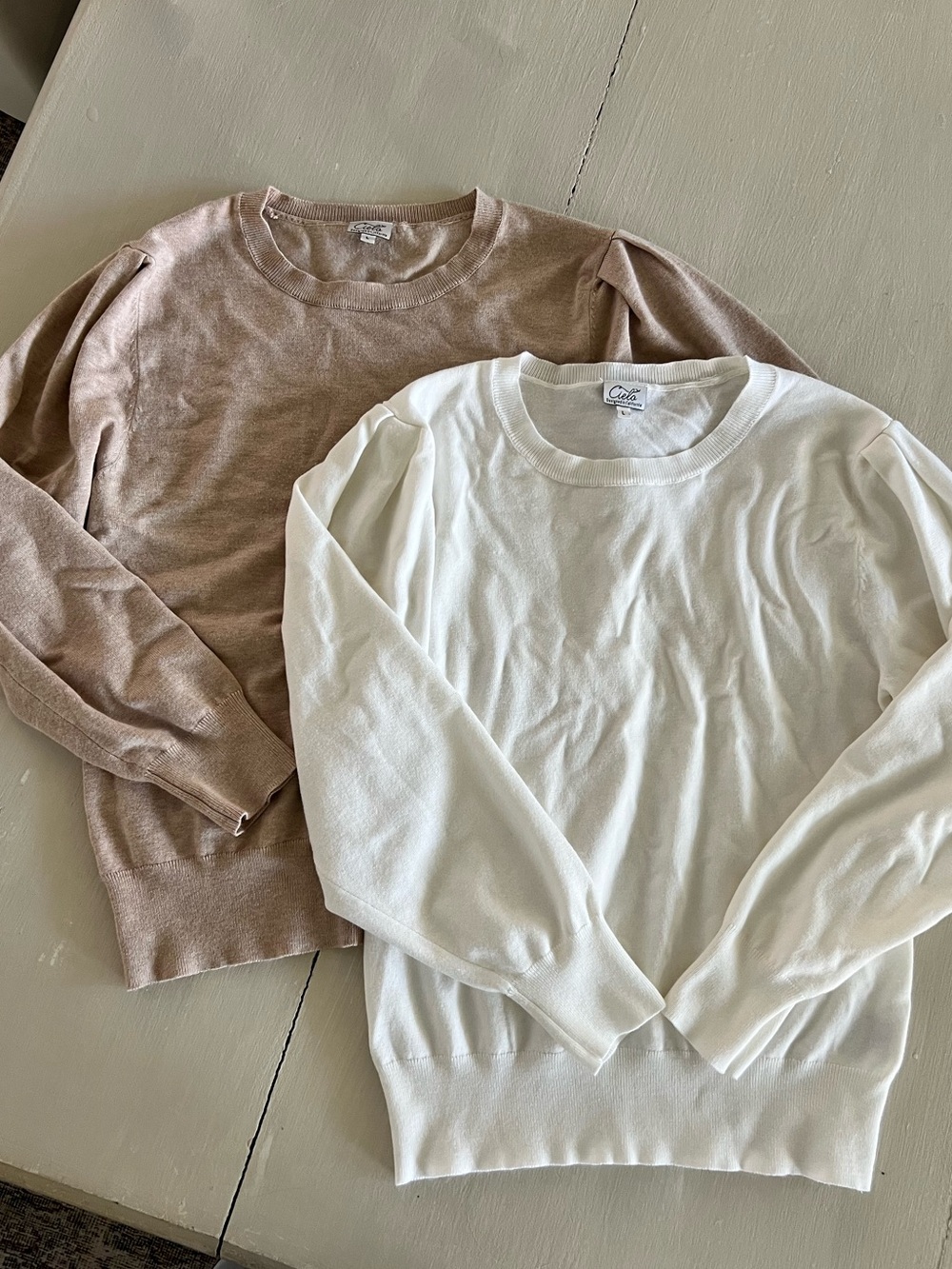 Cielo bundle of 2 Women’s Crewneck Sweaters in Cream and tan size L